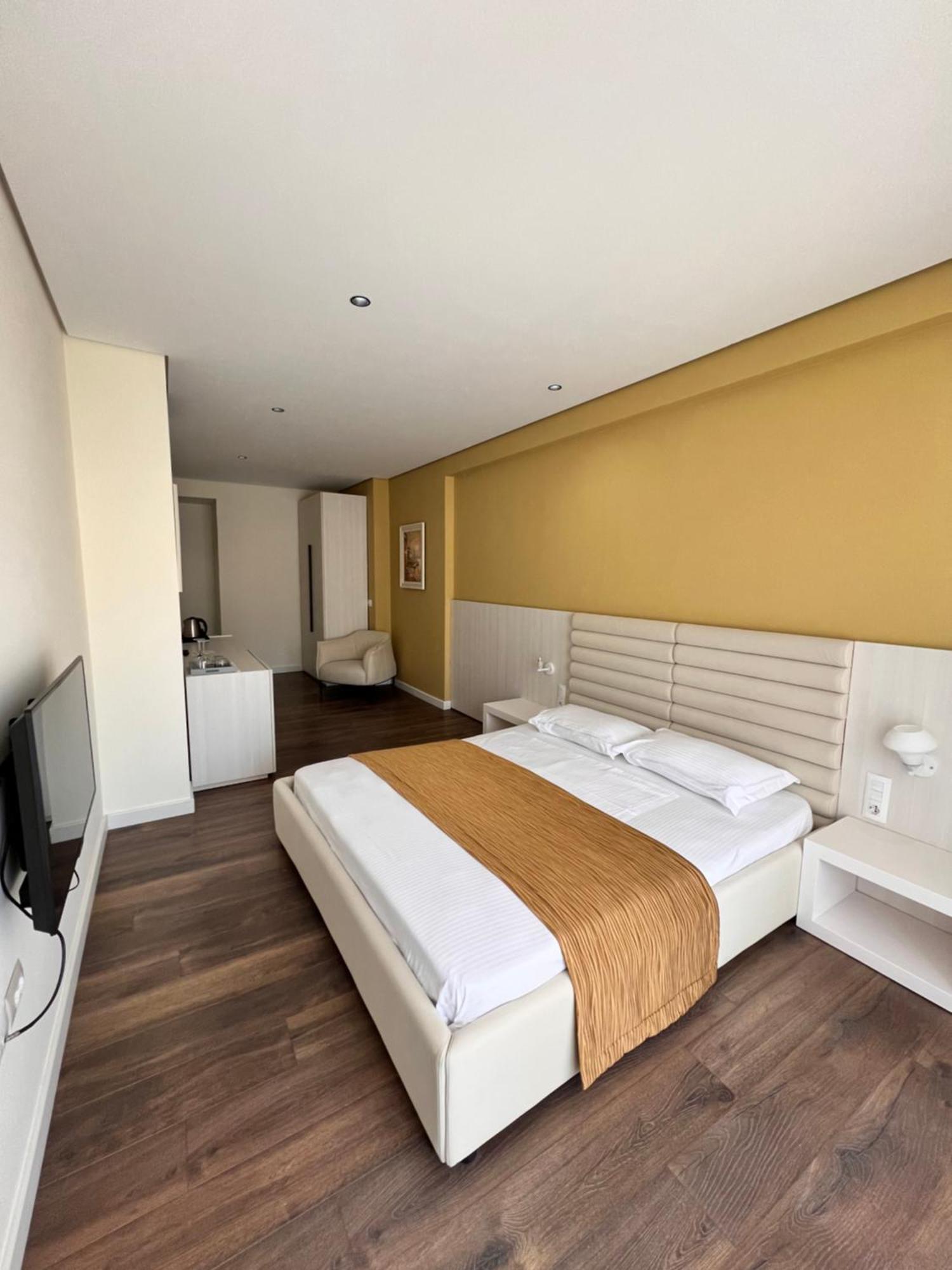 Maxi Room Vlorë Buitenkant foto