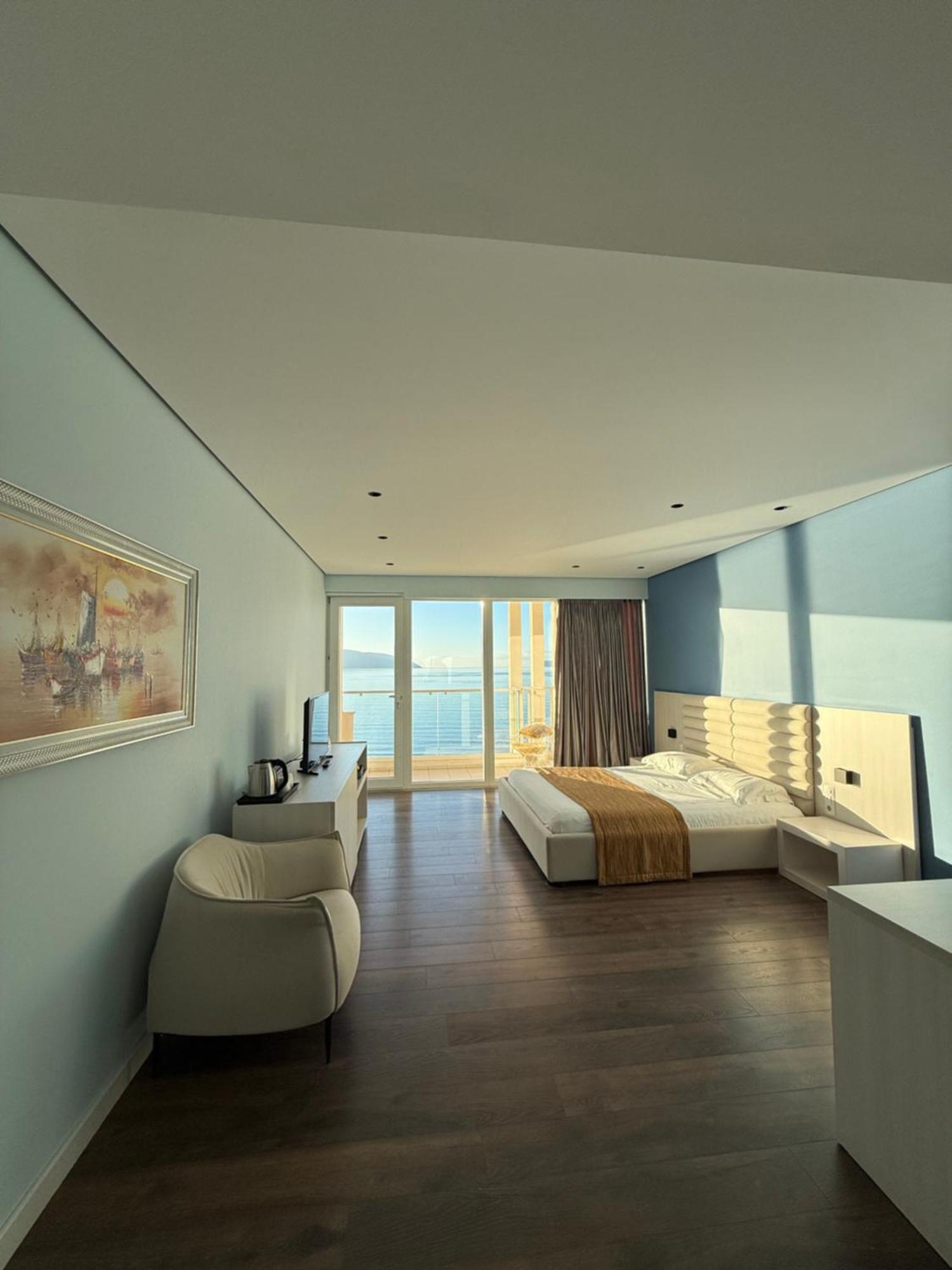 Maxi Room Vlorë Buitenkant foto