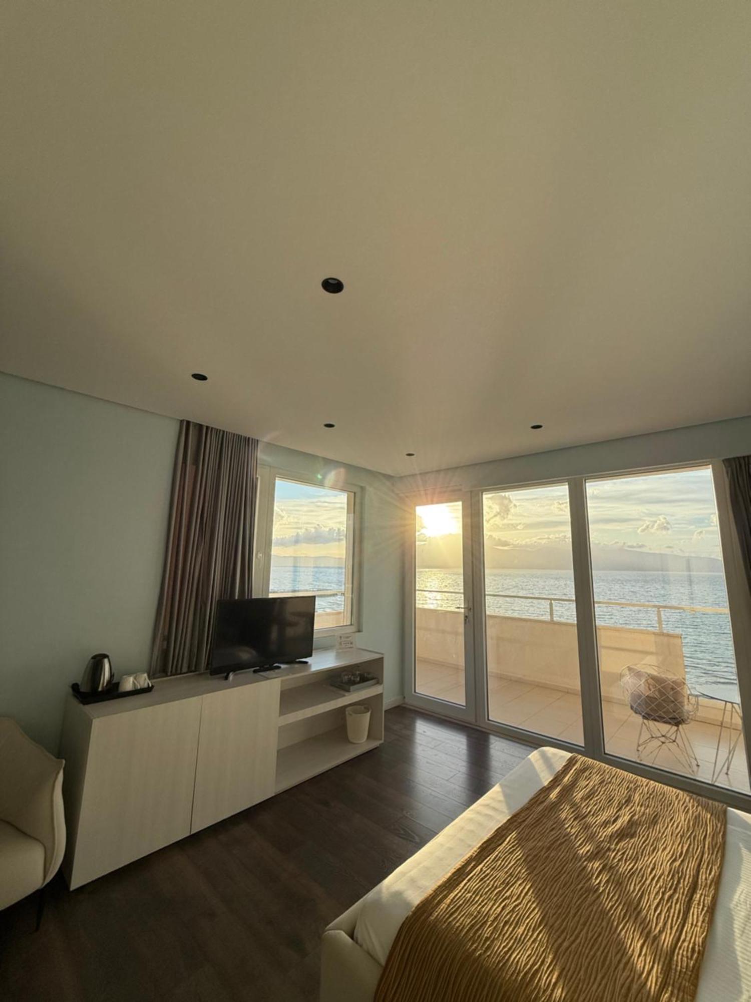 Maxi Room Vlorë Buitenkant foto