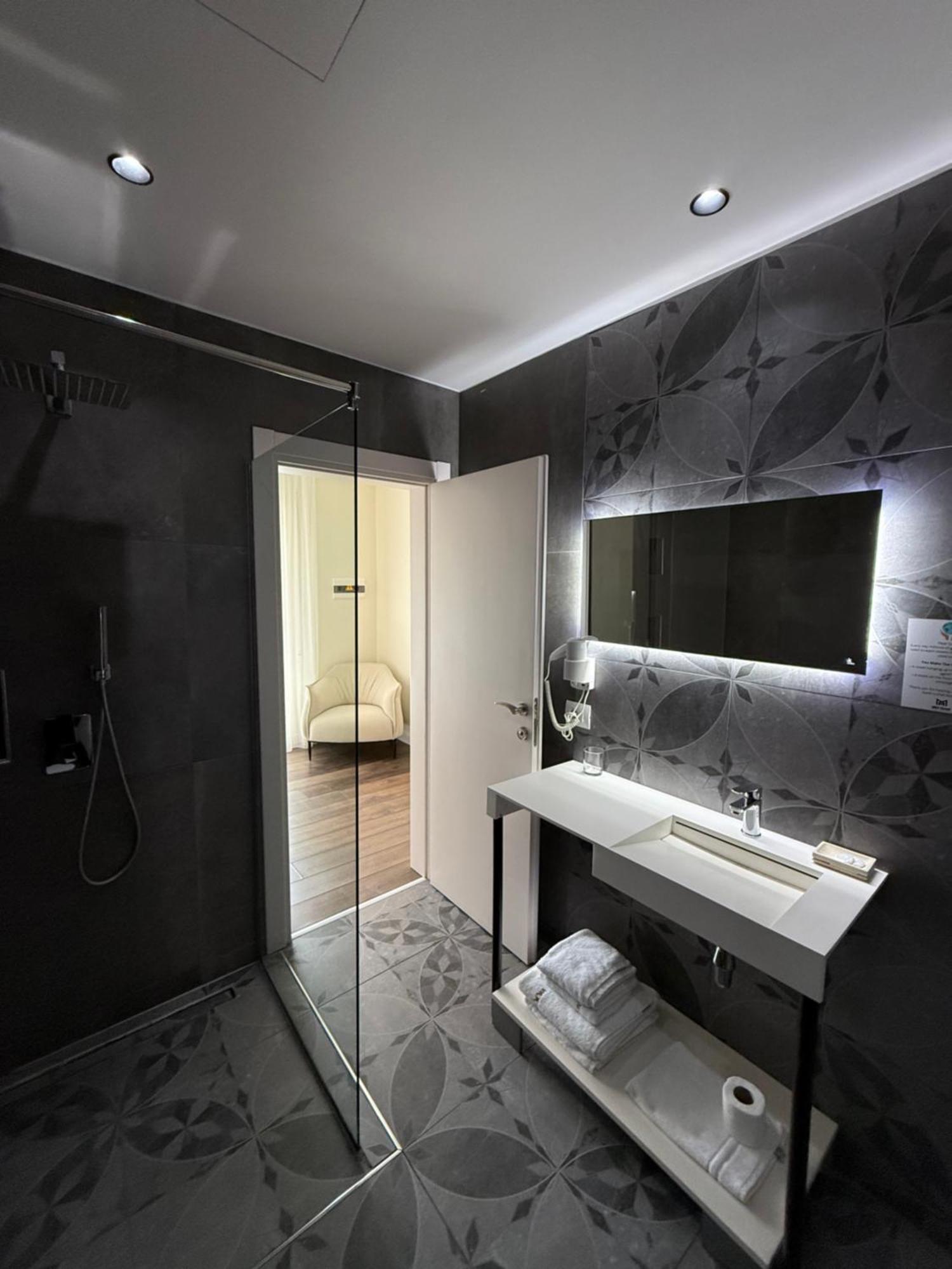 Maxi Room Vlorë Buitenkant foto